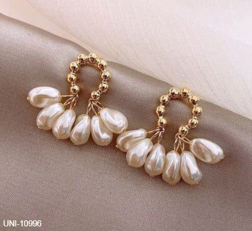 Cluster Pearls Earrings