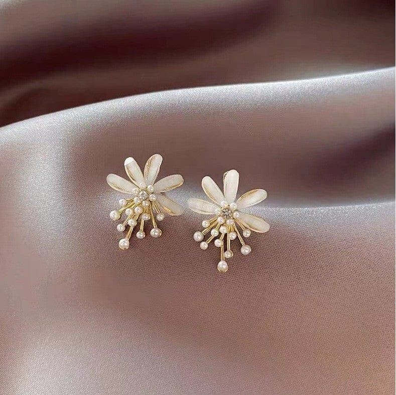 Flower Pearls Earring