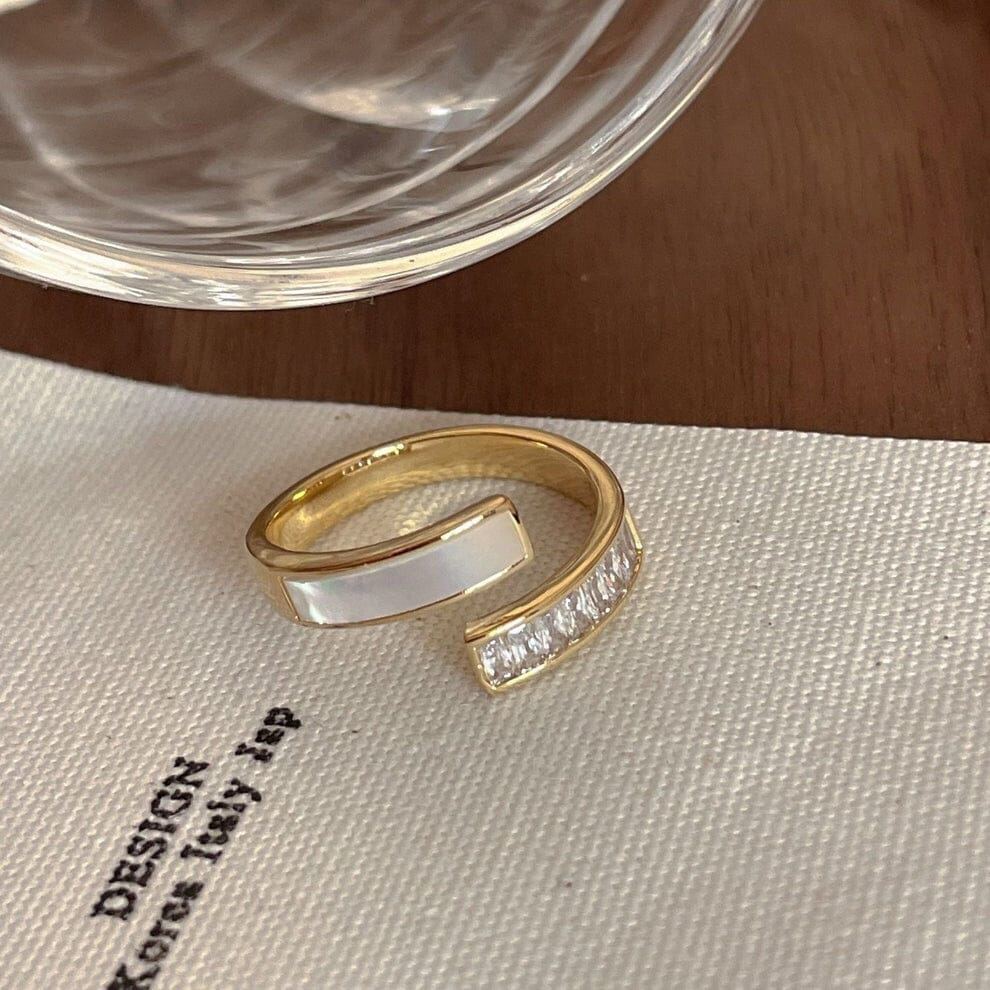Sparkle Diamonds Enameled Gold Ring